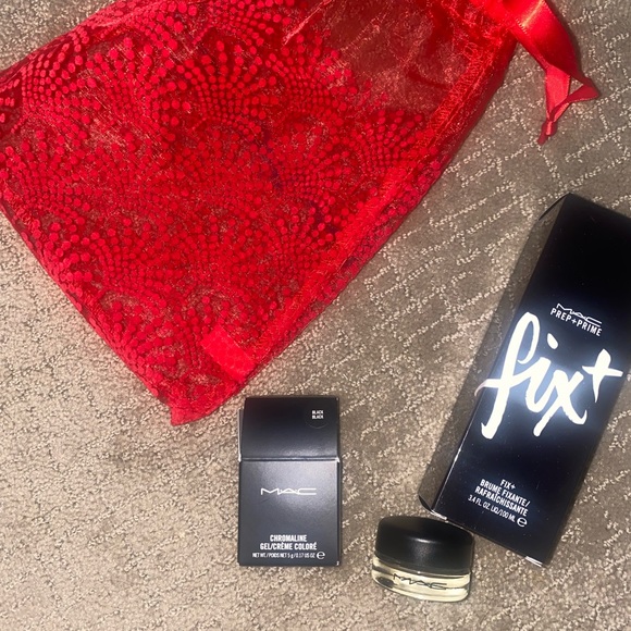 Mac Fix Plus brand new with new lil red duster and chromaline in black💋 - Picture 4 of 4